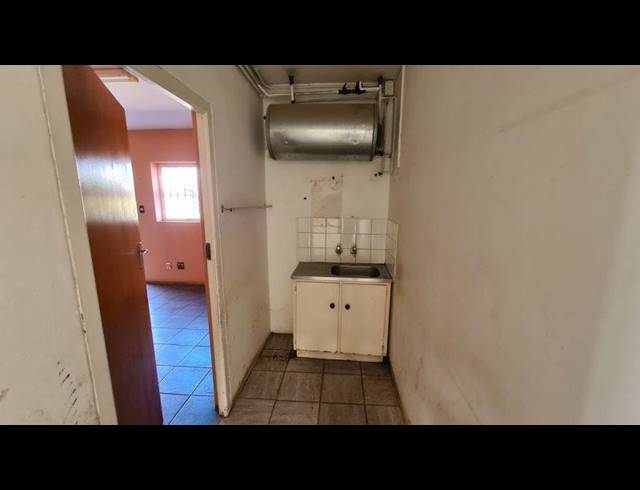 564M² WAREHOUSE TO LET IN KILLARNEY GARDENS